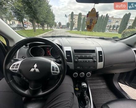Серый Мицубиси Аутлендер, объемом двигателя 2 л и пробегом 250 тыс. км за 9300 $, фото 16 на Automoto.ua