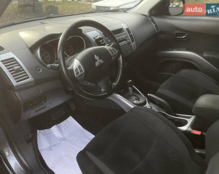 Серый Мицубиси Аутлендер, объемом двигателя 3 л и пробегом 157 тыс. км за 8500 $, фото 20 на Automoto.ua