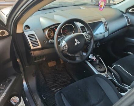 Серый Мицубиси Аутлендер, объемом двигателя 3 л и пробегом 320 тыс. км за 7700 $, фото 9 на Automoto.ua
