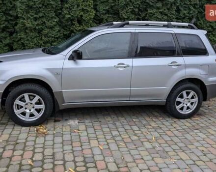 Серый Мицубиси Аутлендер, объемом двигателя 2 л и пробегом 226 тыс. км за 5500 $, фото 1 на Automoto.ua