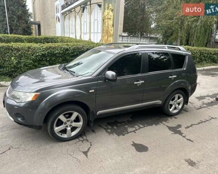 Серый Мицубиси Аутлендер, объемом двигателя 2 л и пробегом 250 тыс. км за 9300 $, фото 3 на Automoto.ua