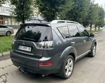 Серый Мицубиси Аутлендер, объемом двигателя 2 л и пробегом 250 тыс. км за 9300 $, фото 5 на Automoto.ua