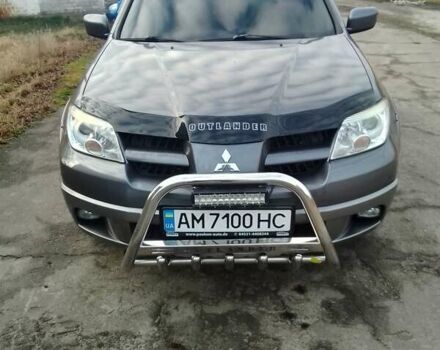 Серый Мицубиси Аутлендер, объемом двигателя 2 л и пробегом 154 тыс. км за 6500 $, фото 1 на Automoto.ua