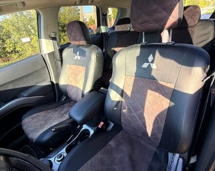 Серый Мицубиси Аутлендер, объемом двигателя 3 л и пробегом 280 тыс. км за 7500 $, фото 4 на Automoto.ua