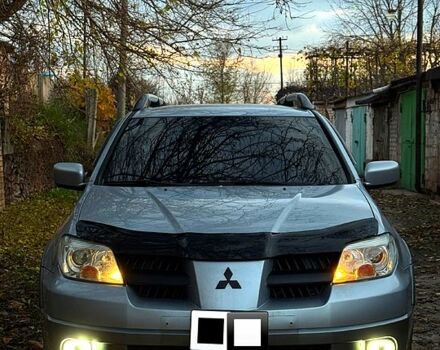 Серый Мицубиси Аутлендер, объемом двигателя 2.4 л и пробегом 285 тыс. км за 7500 $, фото 1 на Automoto.ua