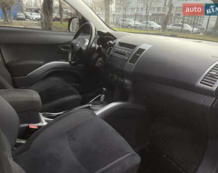 Серый Мицубиси Аутлендер, объемом двигателя 3 л и пробегом 157 тыс. км за 8500 $, фото 24 на Automoto.ua