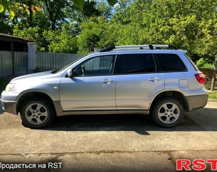 Серый Мицубиси Аутлендер, объемом двигателя 2 л и пробегом 228 тыс. км за 4900 $, фото 2 на Automoto.ua