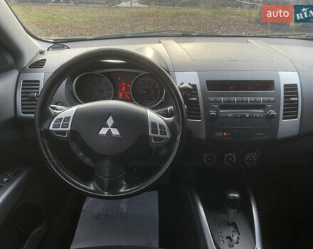 Серый Мицубиси Аутлендер, объемом двигателя 3 л и пробегом 157 тыс. км за 8500 $, фото 23 на Automoto.ua