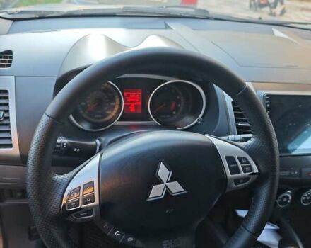 Серый Мицубиси Аутлендер, объемом двигателя 3 л и пробегом 320 тыс. км за 7700 $, фото 2 на Automoto.ua