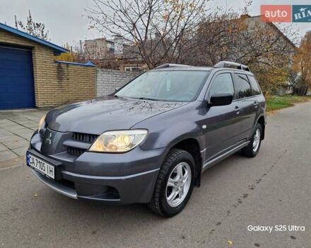 Серый Мицубиси Аутлендер, объемом двигателя 2 л и пробегом 240 тыс. км за 6300 $, фото 7 на Automoto.ua