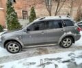 Серый Мицубиси Аутлендер, объемом двигателя 2 л и пробегом 400 тыс. км за 7600 $, фото 1 на Automoto.ua
