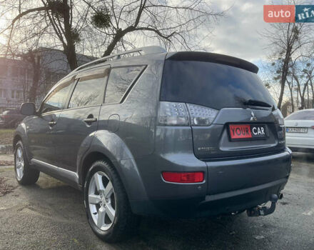 Серый Мицубиси Аутлендер, объемом двигателя 3 л и пробегом 157 тыс. км за 8500 $, фото 2 на Automoto.ua