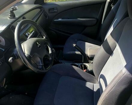 Серый Мицубиси Аутлендер, объемом двигателя 2 л и пробегом 228 тыс. км за 4900 $, фото 3 на Automoto.ua