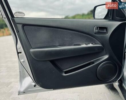 Сірий Міцубісі Аутлендер, об'ємом двигуна 2 л та пробігом 300 тис. км за 5150 $, фото 16 на Automoto.ua