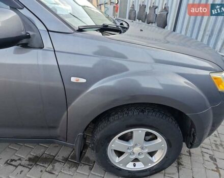 Серый Мицубиси Аутлендер, объемом двигателя 3 л и пробегом 320 тыс. км за 7700 $, фото 7 на Automoto.ua