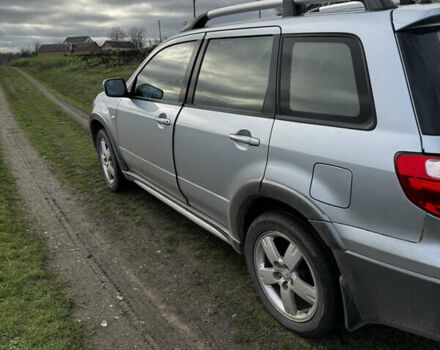 Серый Мицубиси Аутлендер, объемом двигателя 2 л и пробегом 288 тыс. км за 4300 $, фото 1 на Automoto.ua