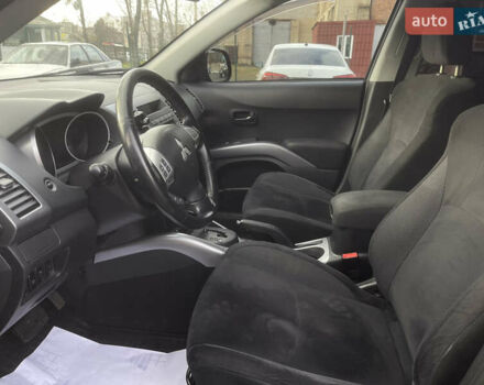 Серый Мицубиси Аутлендер, объемом двигателя 3 л и пробегом 157 тыс. км за 8500 $, фото 22 на Automoto.ua