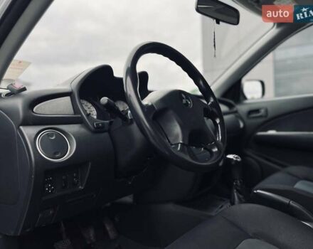 Сірий Міцубісі Аутлендер, об'ємом двигуна 2 л та пробігом 300 тис. км за 5150 $, фото 14 на Automoto.ua