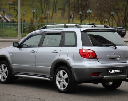 Серый Мицубиси Аутлендер, объемом двигателя 2.4 л и пробегом 171 тыс. км за 8200 $, фото 3 на Automoto.ua