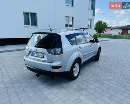 Серый Мицубиси Аутлендер, объемом двигателя 2 л и пробегом 179 тыс. км за 9500 $, фото 6 на Automoto.ua
