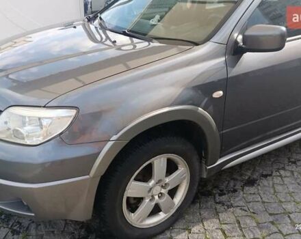 Серый Мицубиси Аутлендер, объемом двигателя 2.38 л и пробегом 600 тыс. км за 5700 $, фото 1 на Automoto.ua