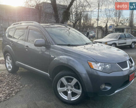 Серый Мицубиси Аутлендер, объемом двигателя 3 л и пробегом 157 тыс. км за 8500 $, фото 11 на Automoto.ua