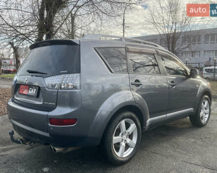 Серый Мицубиси Аутлендер, объемом двигателя 3 л и пробегом 157 тыс. км за 8500 $, фото 3 на Automoto.ua