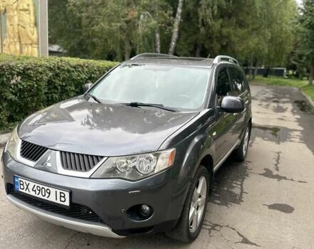 Серый Мицубиси Аутлендер, объемом двигателя 2 л и пробегом 250 тыс. км за 9300 $, фото 2 на Automoto.ua