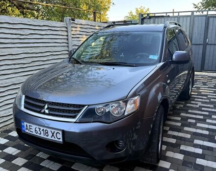 Серый Мицубиси Аутлендер, объемом двигателя 3 л и пробегом 280 тыс. км за 7500 $, фото 1 на Automoto.ua