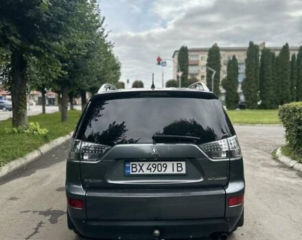 Серый Мицубиси Аутлендер, объемом двигателя 2 л и пробегом 250 тыс. км за 9300 $, фото 4 на Automoto.ua