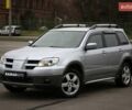 Серый Мицубиси Аутлендер, объемом двигателя 2.4 л и пробегом 171 тыс. км за 8200 $, фото 1 на Automoto.ua
