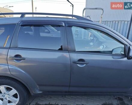 Серый Мицубиси Аутлендер, объемом двигателя 3 л и пробегом 320 тыс. км за 7700 $, фото 5 на Automoto.ua