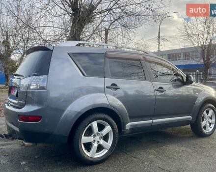 Серый Мицубиси Аутлендер, объемом двигателя 3 л и пробегом 157 тыс. км за 8500 $, фото 16 на Automoto.ua