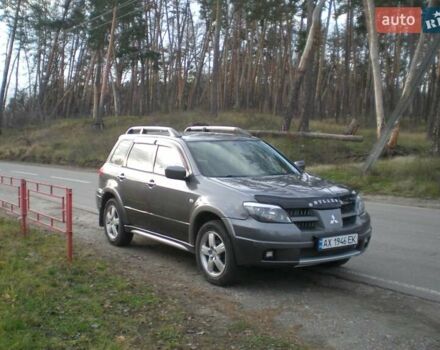 Серый Мицубиси Аутлендер, объемом двигателя 2.4 л и пробегом 235 тыс. км за 6500 $, фото 1 на Automoto.ua