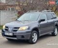 Серый Мицубиси Аутлендер, объемом двигателя 2 л и пробегом 240 тыс. км за 6300 $, фото 1 на Automoto.ua