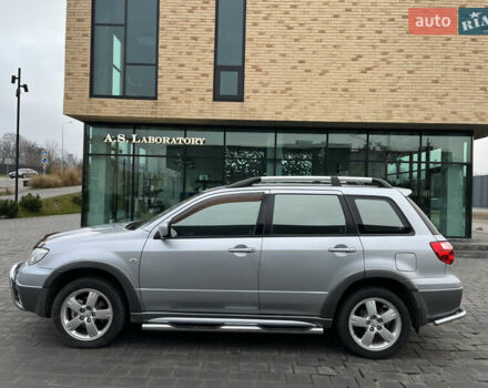 Серый Мицубиси Аутлендер, объемом двигателя 2.38 л и пробегом 180 тыс. км за 6000 $, фото 13 на Automoto.ua