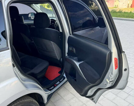 Серый Мицубиси Аутлендер, объемом двигателя 2 л и пробегом 179 тыс. км за 9500 $, фото 4 на Automoto.ua