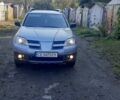 Серый Мицубиси Аутлендер, объемом двигателя 2 л и пробегом 295 тыс. км за 5500 $, фото 1 на Automoto.ua
