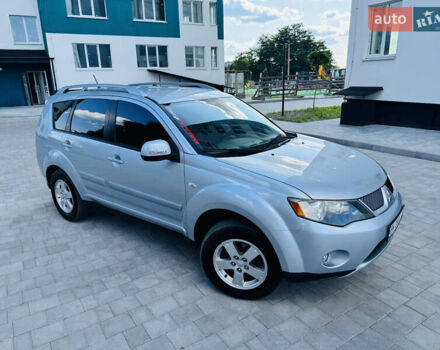 Серый Мицубиси Аутлендер, объемом двигателя 2 л и пробегом 179 тыс. км за 9500 $, фото 2 на Automoto.ua