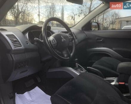Серый Мицубиси Аутлендер, объемом двигателя 3 л и пробегом 157 тыс. км за 8500 $, фото 21 на Automoto.ua