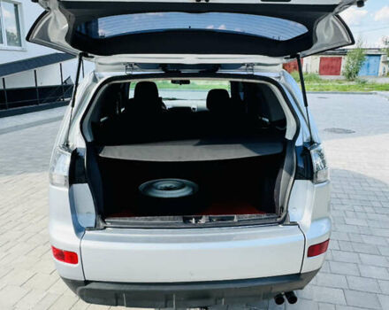 Серый Мицубиси Аутлендер, объемом двигателя 2 л и пробегом 179 тыс. км за 9500 $, фото 7 на Automoto.ua