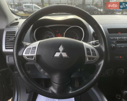 Серый Мицубиси Аутлендер, объемом двигателя 3 л и пробегом 157 тыс. км за 8500 $, фото 27 на Automoto.ua