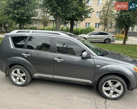 Серый Мицубиси Аутлендер, объемом двигателя 2 л и пробегом 250 тыс. км за 9300 $, фото 6 на Automoto.ua