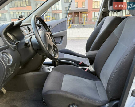 Сірий Міцубісі Аутлендер, об'ємом двигуна 2 л та пробігом 235 тис. км за 5200 $, фото 23 на Automoto.ua