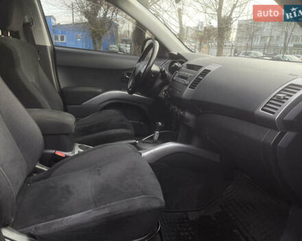 Серый Мицубиси Аутлендер, объемом двигателя 3 л и пробегом 157 тыс. км за 8500 $, фото 25 на Automoto.ua