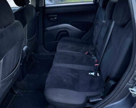 Сірий Міцубісі Аутлендер, об'ємом двигуна 2 л та пробігом 270 тис. км за 4600 $, фото 7 на Automoto.ua