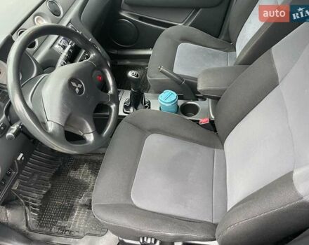 Серый Мицубиси Аутлендер, объемом двигателя 2 л и пробегом 270 тыс. км за 7000 $, фото 5 на Automoto.ua