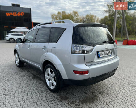 Серый Мицубиси Аутлендер, объемом двигателя 3 л и пробегом 277 тыс. км за 7999 $, фото 4 на Automoto.ua