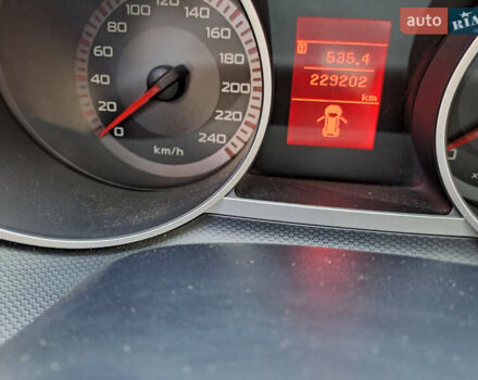 Серый Мицубиси Аутлендер, объемом двигателя 2 л и пробегом 230 тыс. км за 9500 $, фото 12 на Automoto.ua