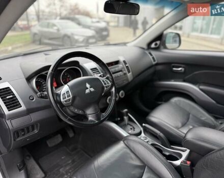 Сірий Міцубісі Аутлендер, об'ємом двигуна 3 л та пробігом 195 тис. км за 9999 $, фото 13 на Automoto.ua